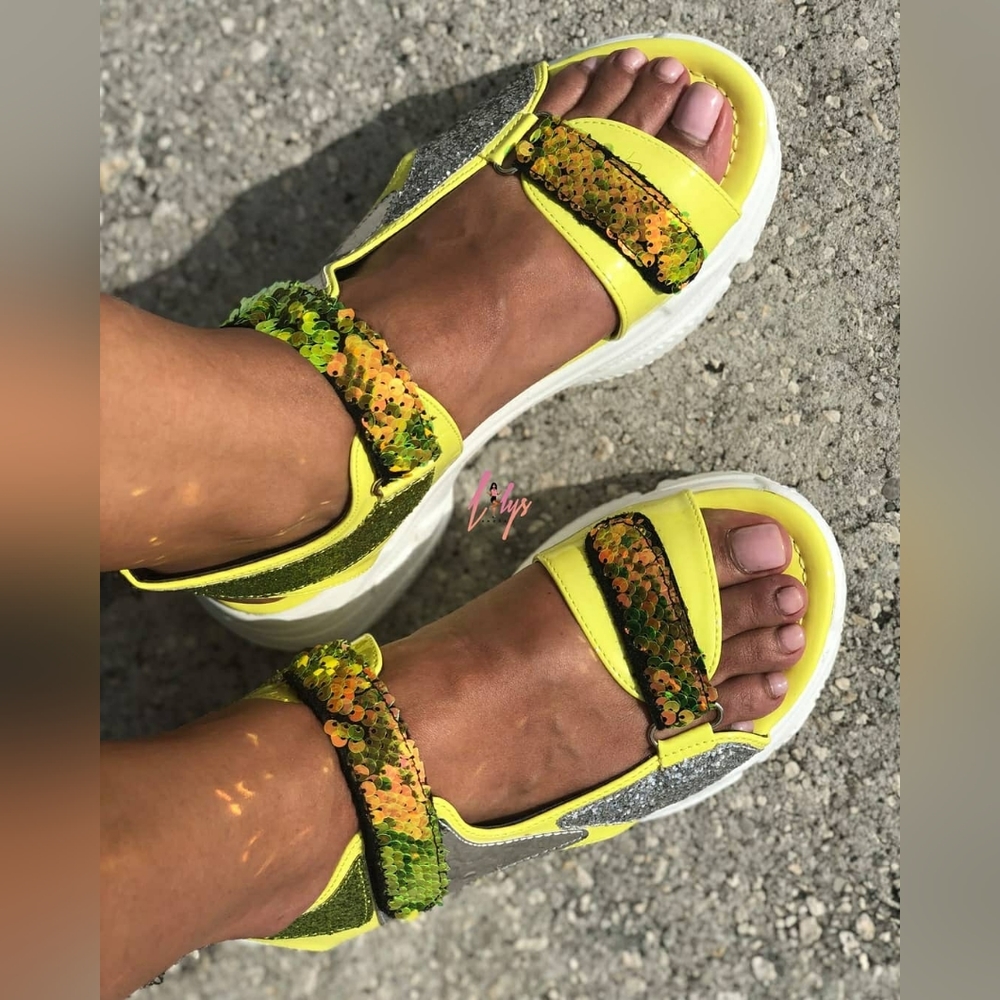Yellow sequin platform sandals - Picture 2 of 3